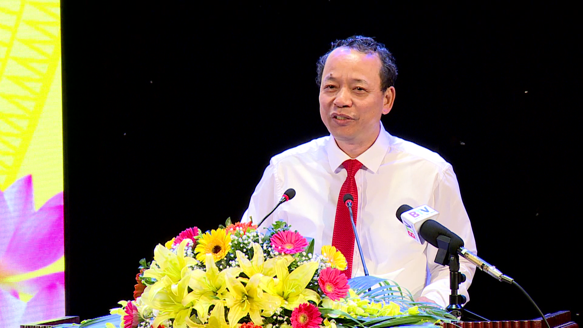 BN_bieu_duong_nguoi_co_cong_voi_cach_mang_tieu_bieu_nam_2022(1)