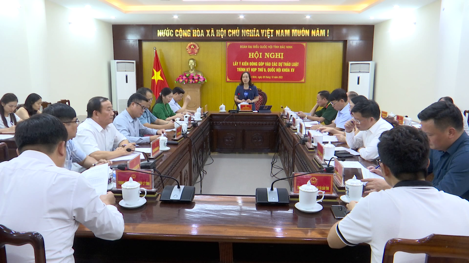 HOI_NGHI_LAY_Y_KIEN_DONG_GOP(2).png