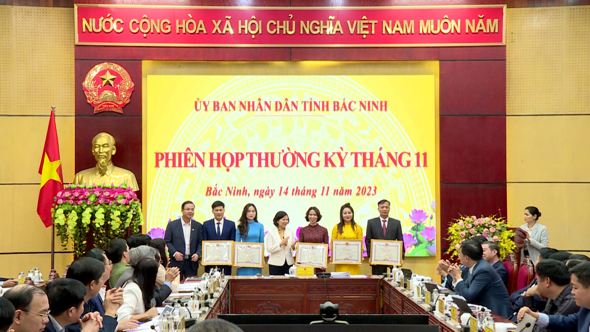 khen_thuong_thuong_ky_thang_10(1)