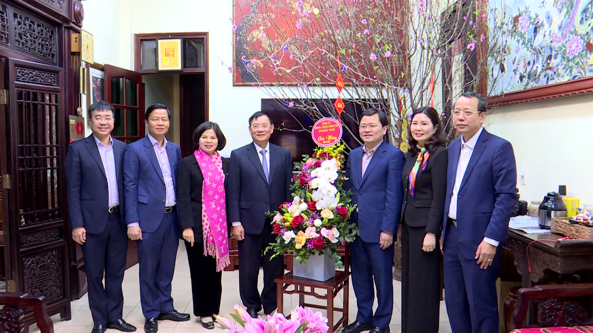 TT_Tinh_uy_chuc_tet_cac_Dc_nguyen_lanh_dao(2)
