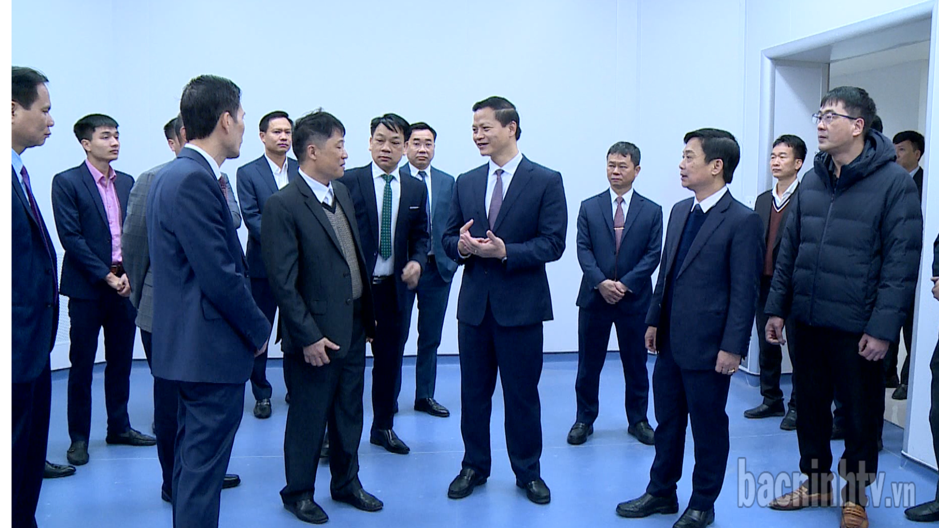 chu_tich_tham_quan_co_so_vc_trung_tam_sau_cai_tao