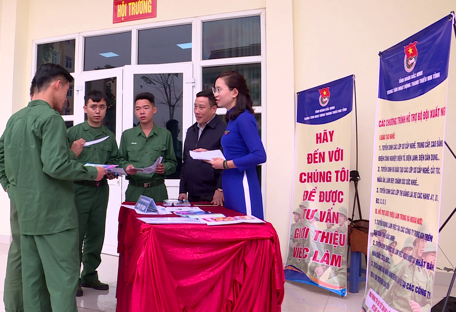 gioi_thieu_viec_lam_cho_bo_doi