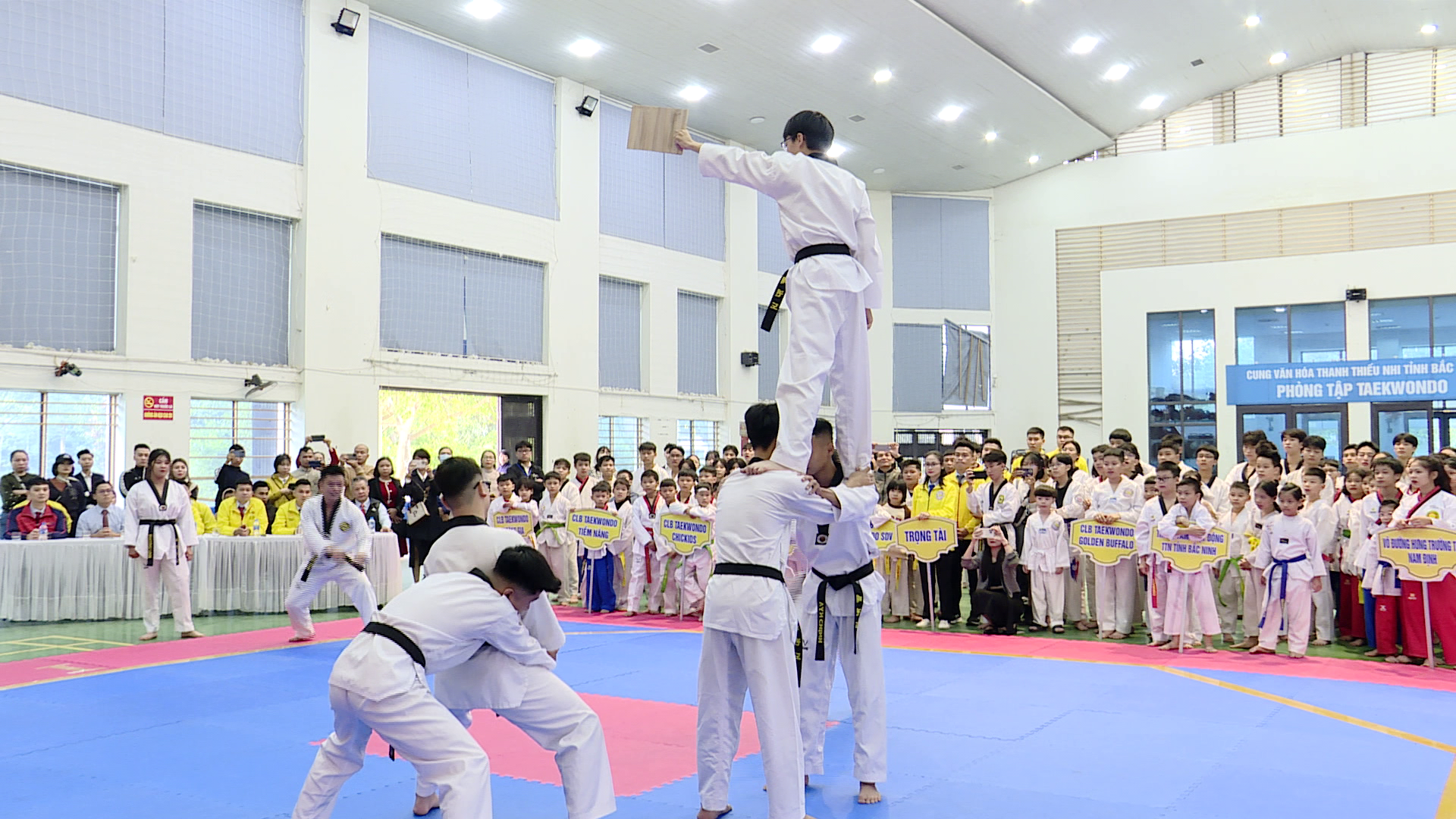 Khai_mac_giai_TAEKWONDO(1)