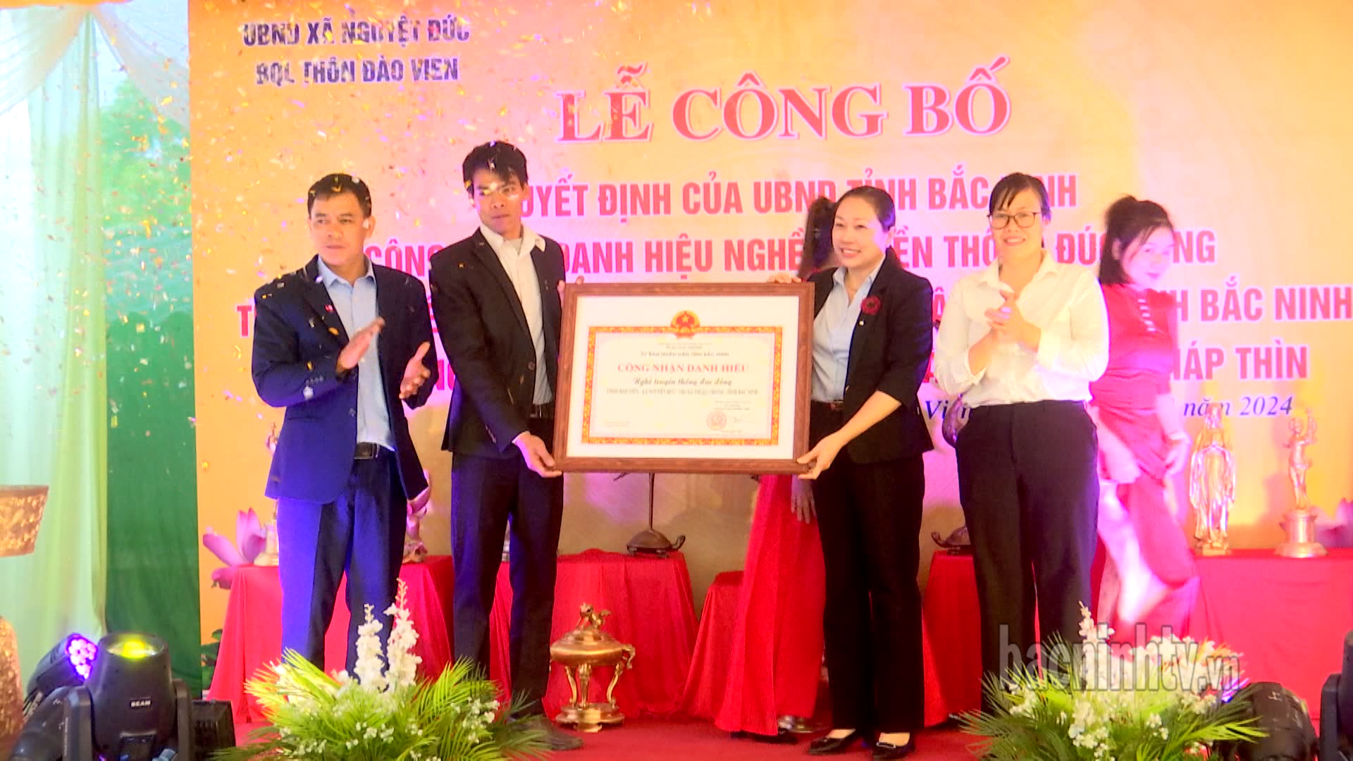 bang_cong_nhan_nghe_duc_dong