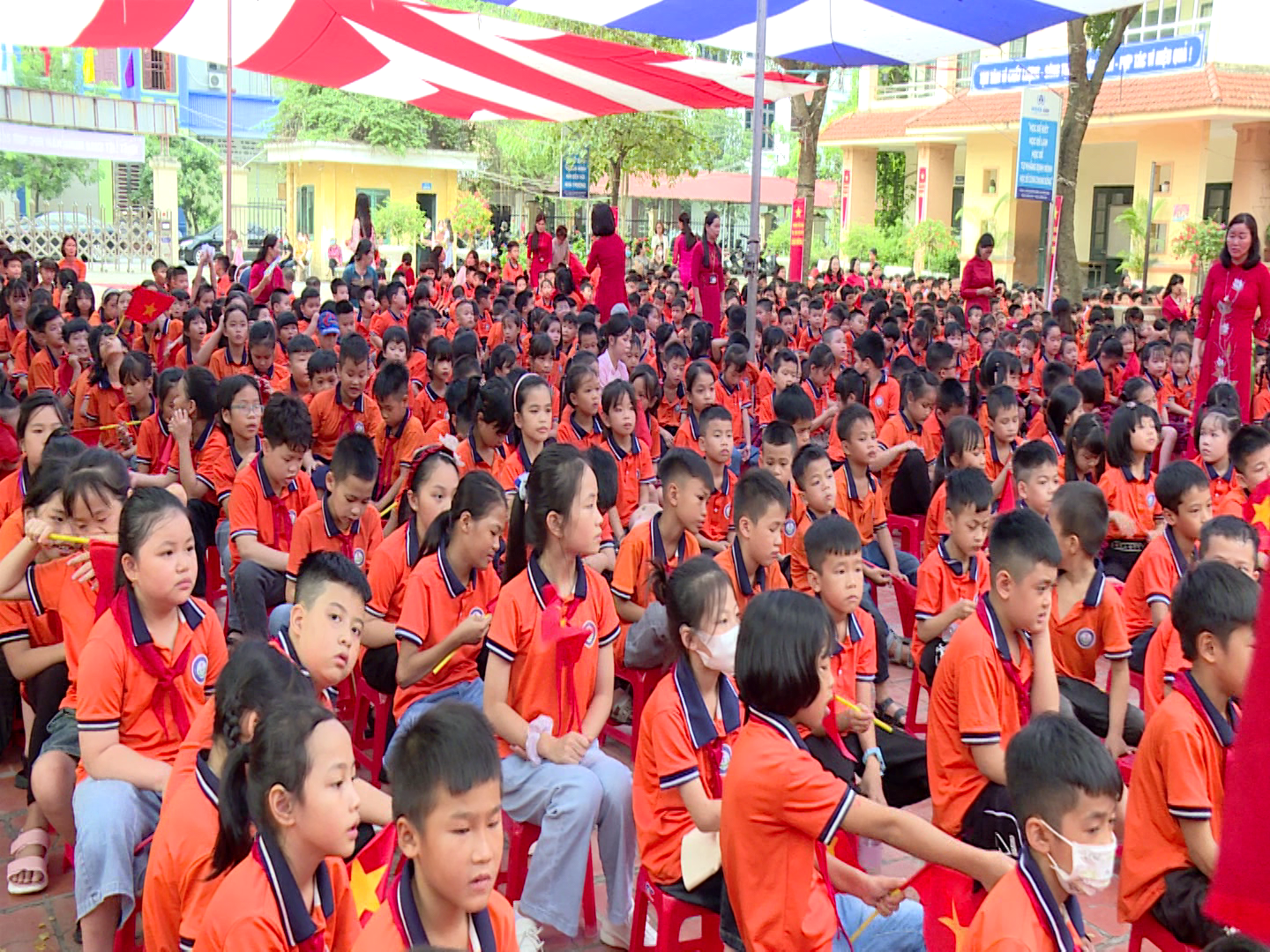 PCT_HDND_du_le_khai_giang_tai_Tieu_hoc_1_Thi_tran_cho(2)
