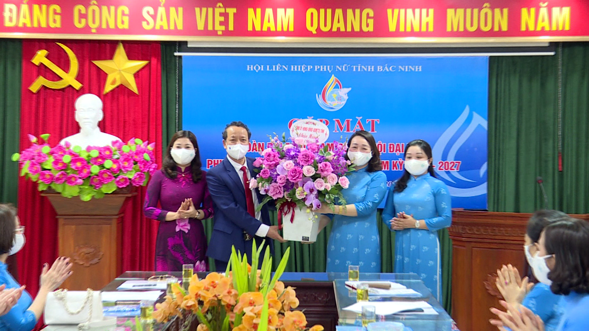 Gap_mat_doan_Dai_bieu_du_Dai_hoi_Dai_bieu_Phu_nu_toan_quoc(2)