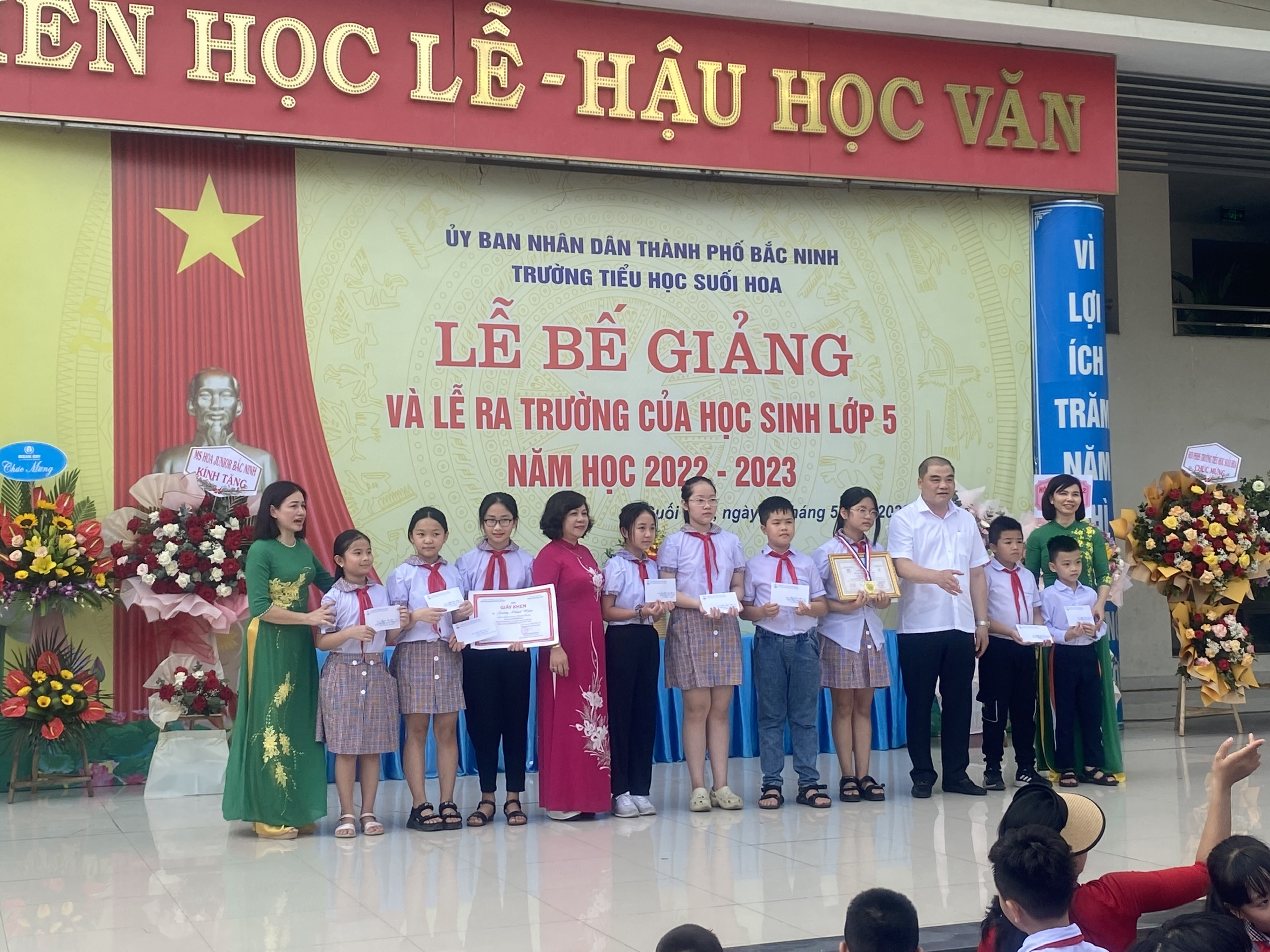 khen_thuong_hoc_sinh_