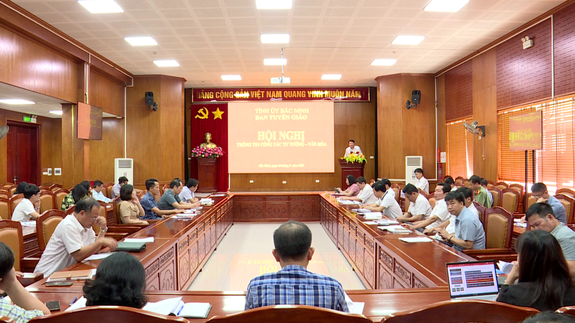 HOI_NGHI_THONG_TIN_TU_TUONG_VAN_HOA_THANG_8(1)