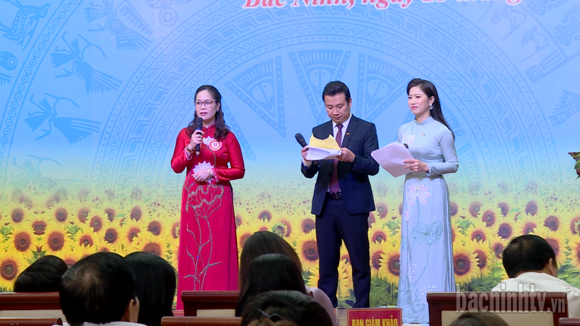 thi_sinh_trinh_bay_noi_dung_thi