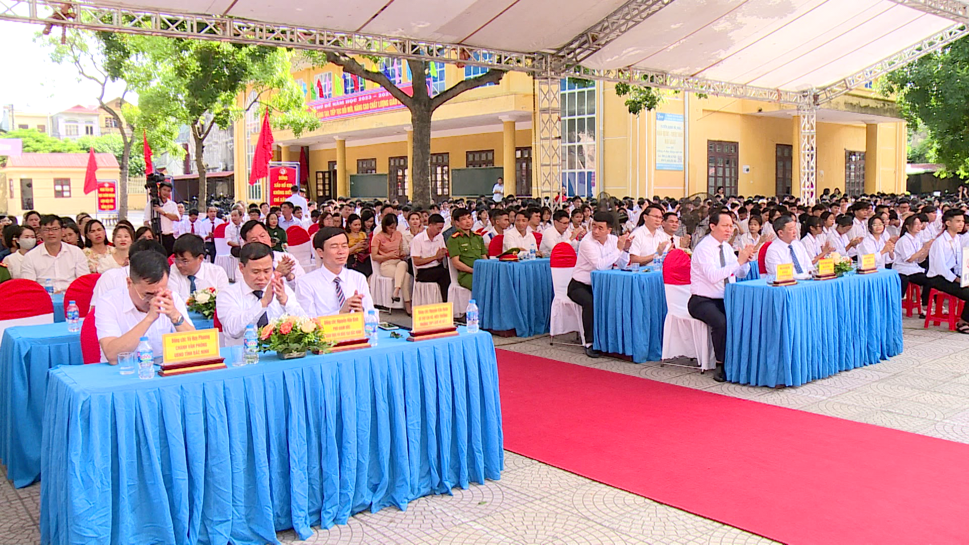 Chu_tich_du_khai_giang_tai_truong_THPT_que_vo_2(5)