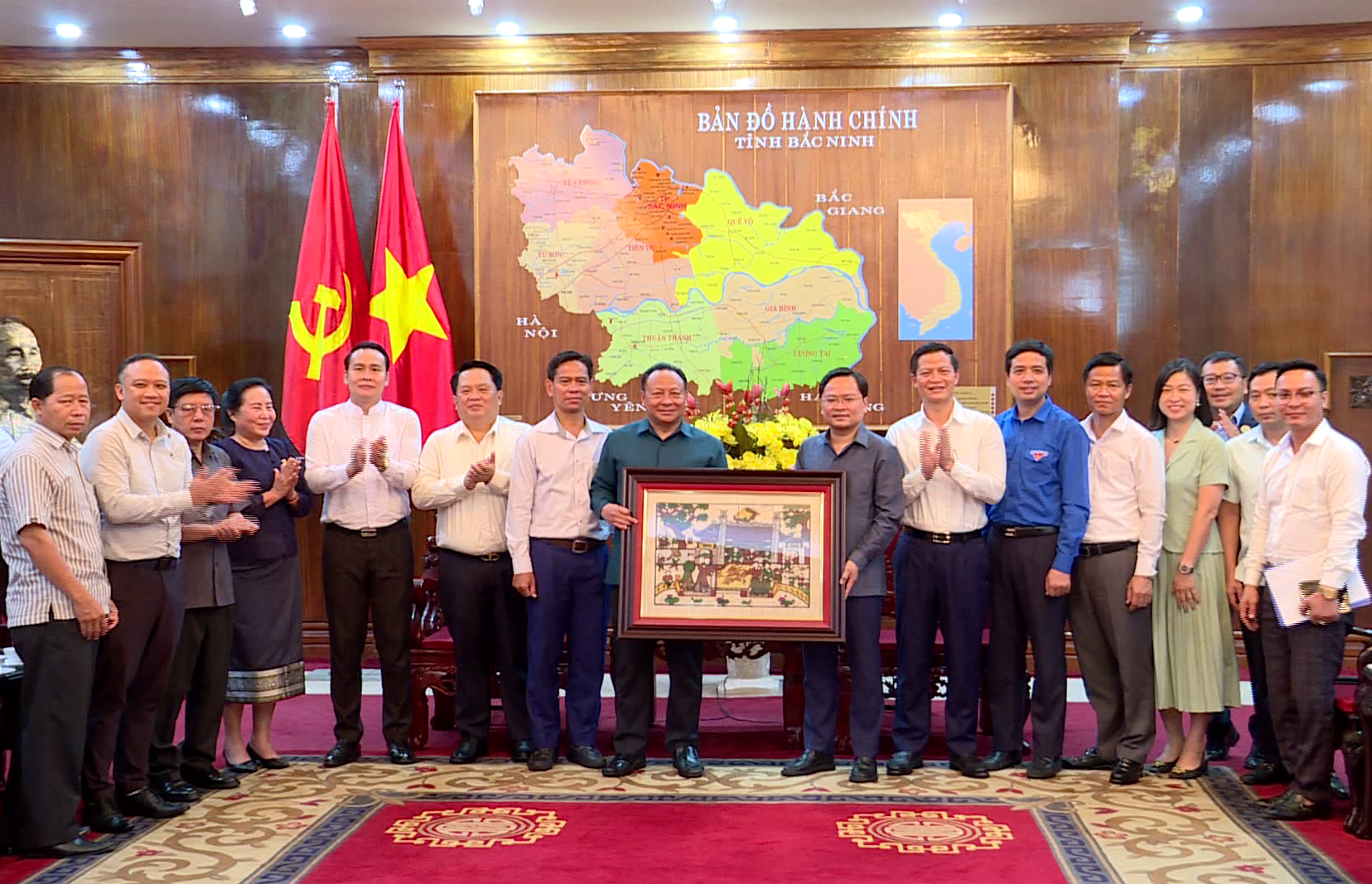 Bi_thu_tinh_uy_tiep_doan_Thanh_nien_nhan_dan_Cach_Mang_Lao(1)