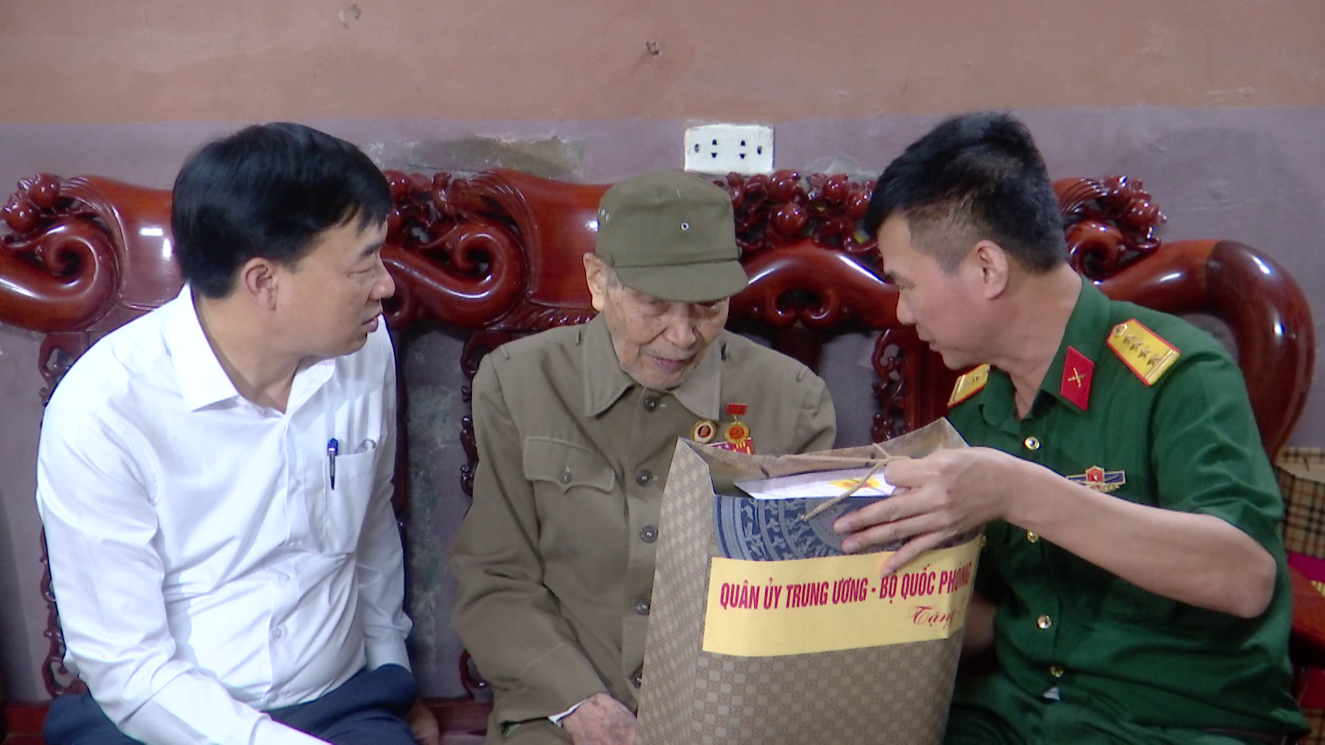a_loi_mttq_tang_qua_dien_bien_tu_son(5).png