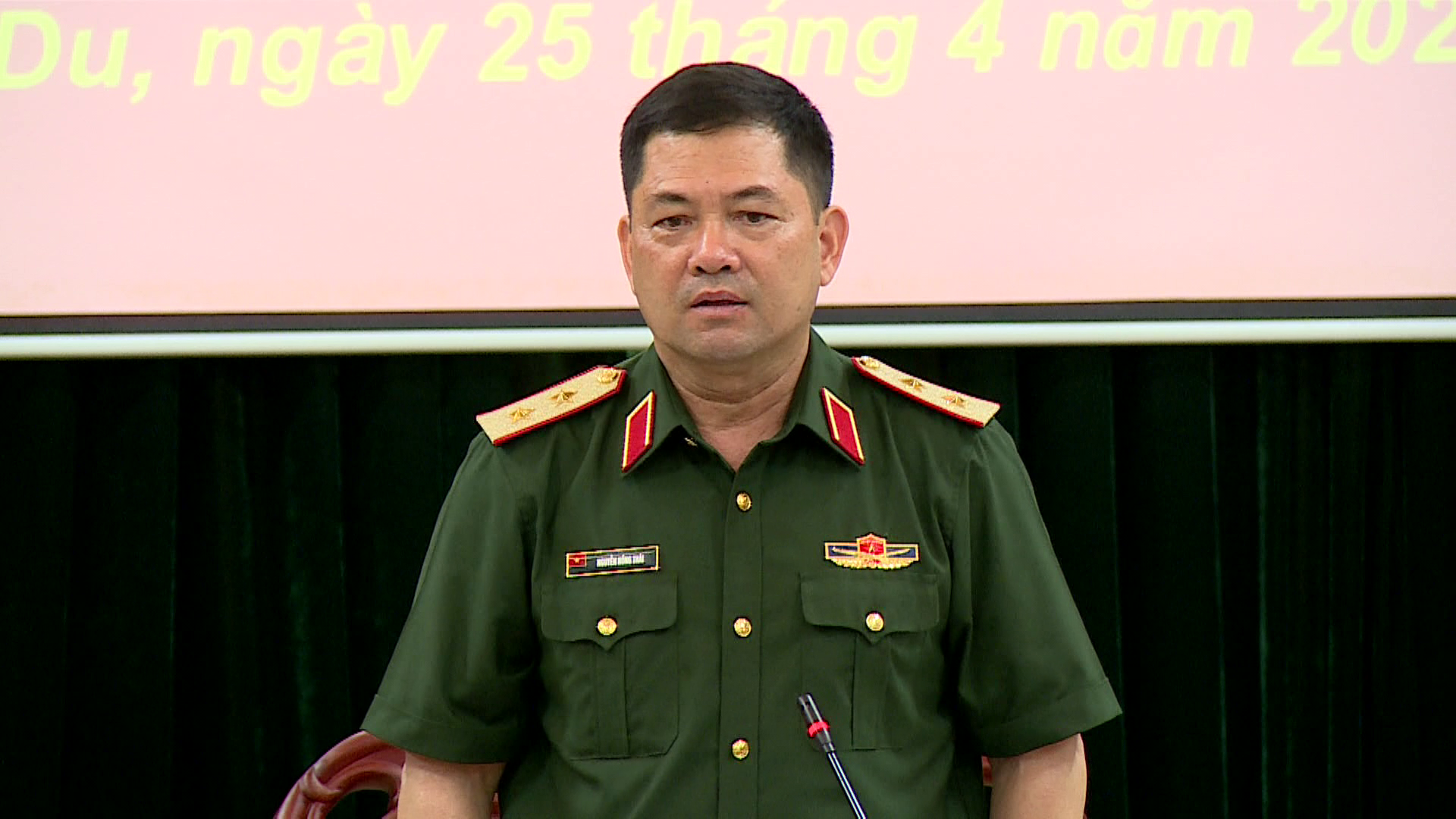 Hoi_nghi_giao_nhien_vu_dien_tap_KVPT_huyen_tien_du(2)