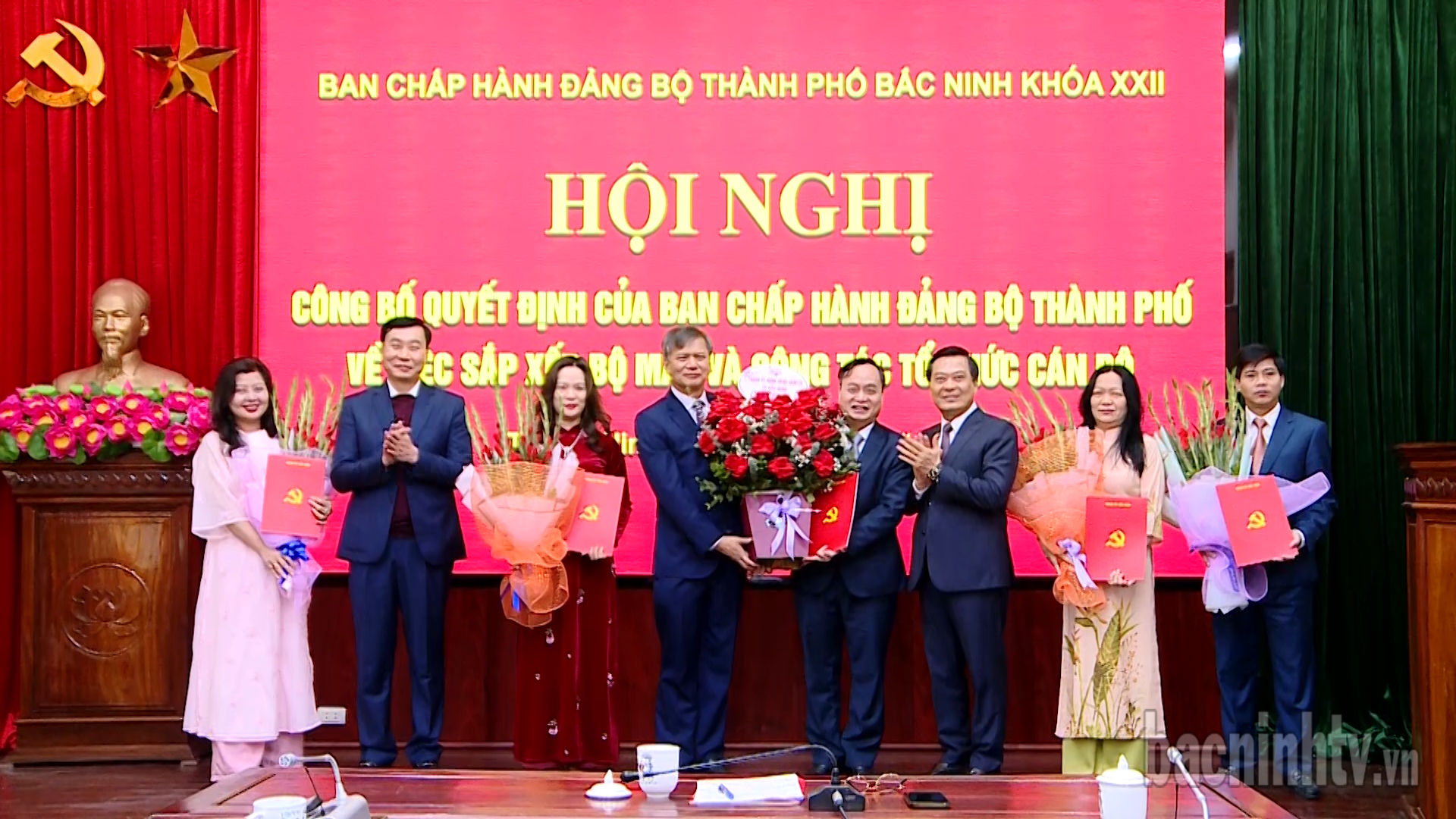 ld_thanh_uy_bn_trao_qd