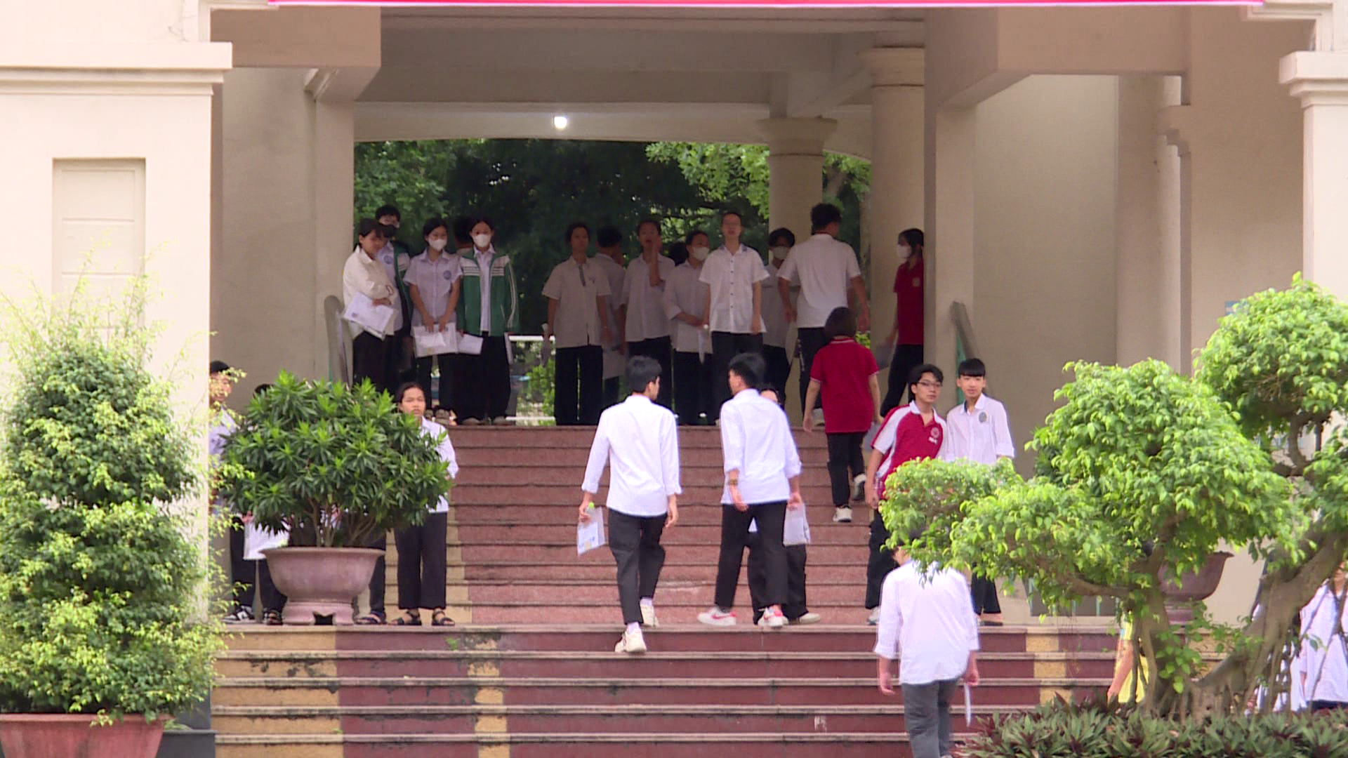 NGAY_DAU_TIEN_THI_VAO_LOP_10_THPT(3)