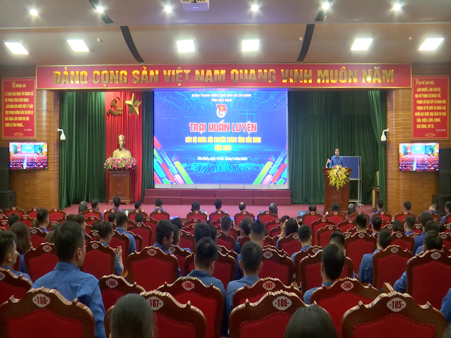 trai_huan_luyen_can_bo_doan(1)
