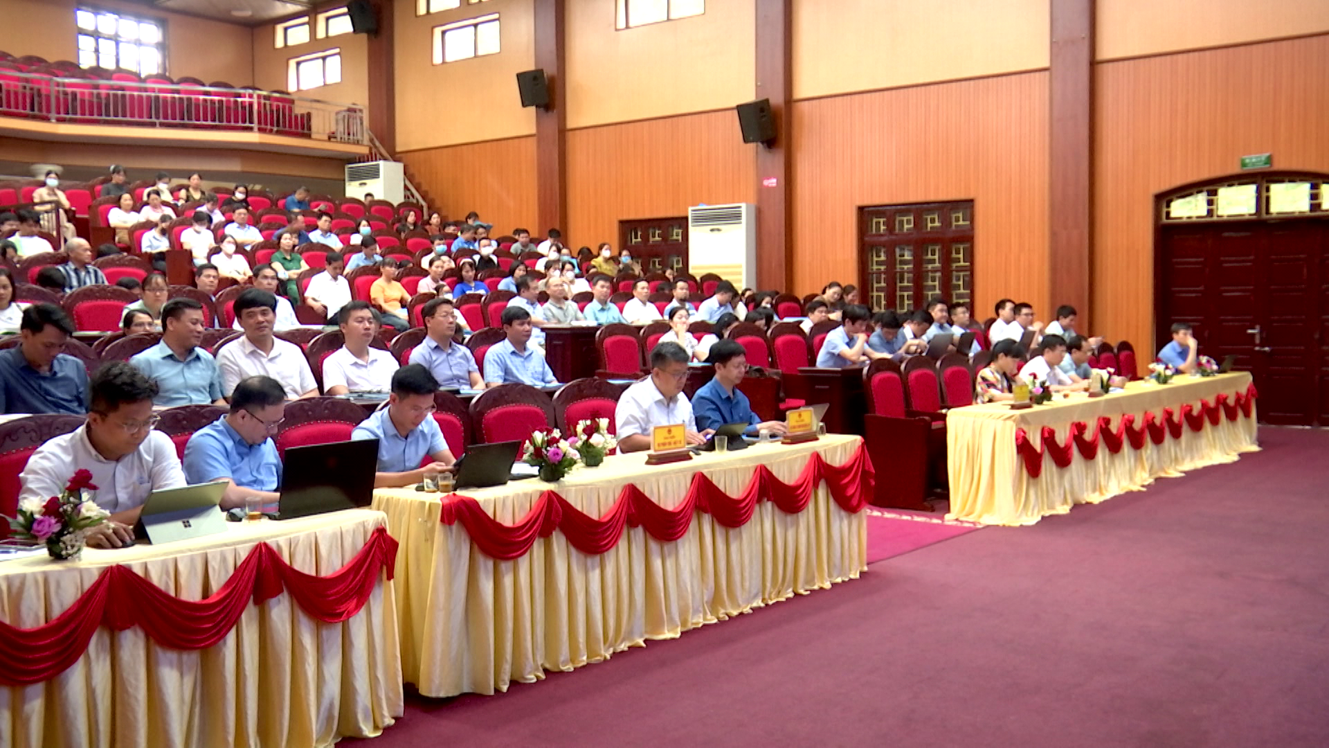 trien_khai_quy_dinh_moi_ve_kham_chua_ben_hanh_nghe_y_duoc(1)