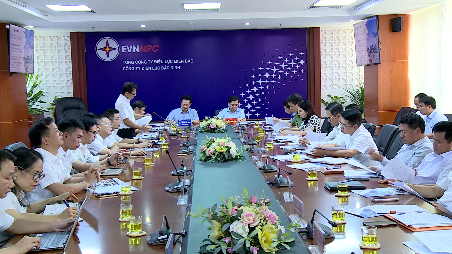 Bi_thu_tinh_uy_LV_voi_cty_dien_luc_bac_ninh(1)