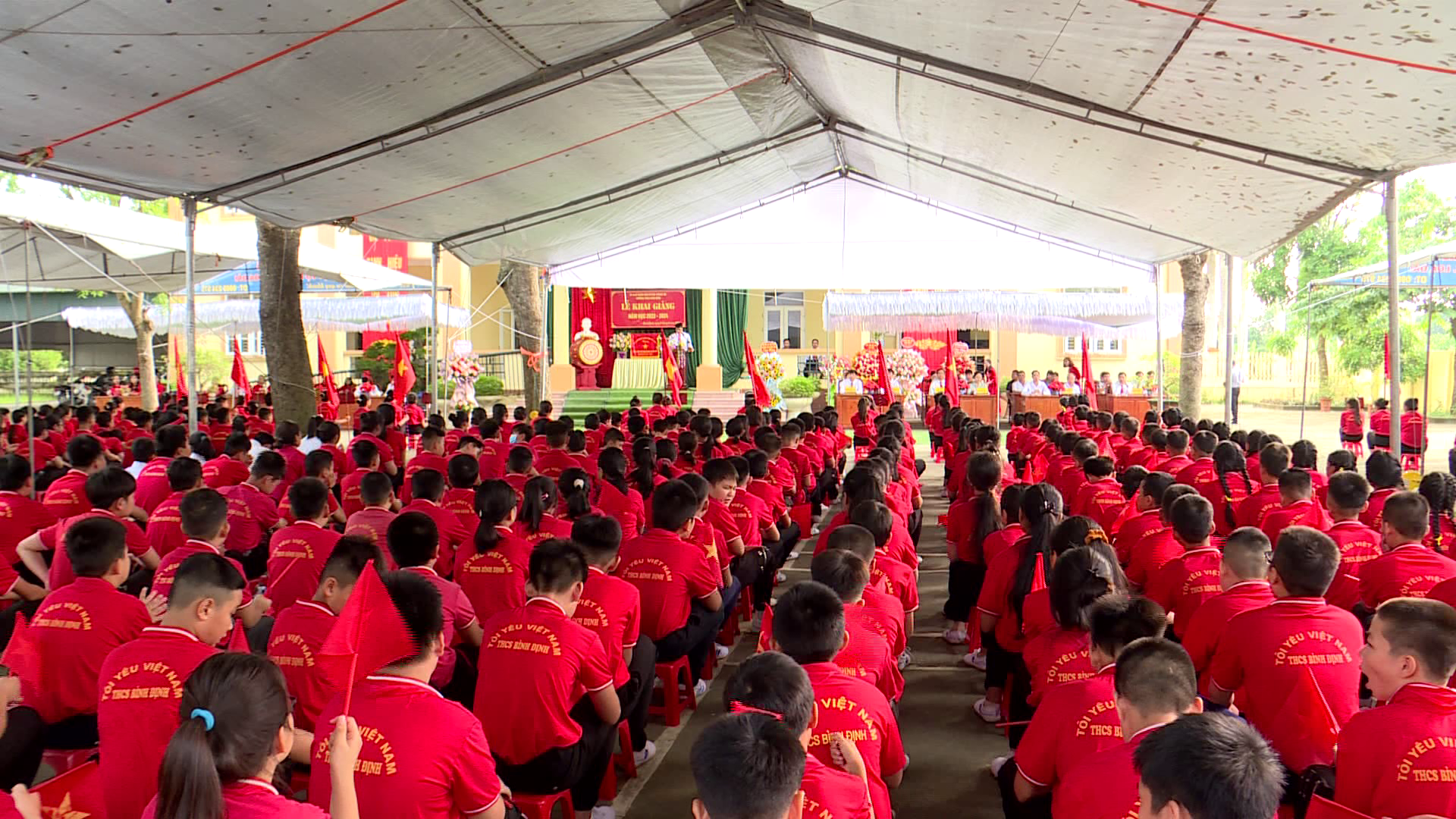 chu_tich_uy_ban_MTTQ_tinh_khai_giang_tai_truong_thcs_Binh_Dinh(1)