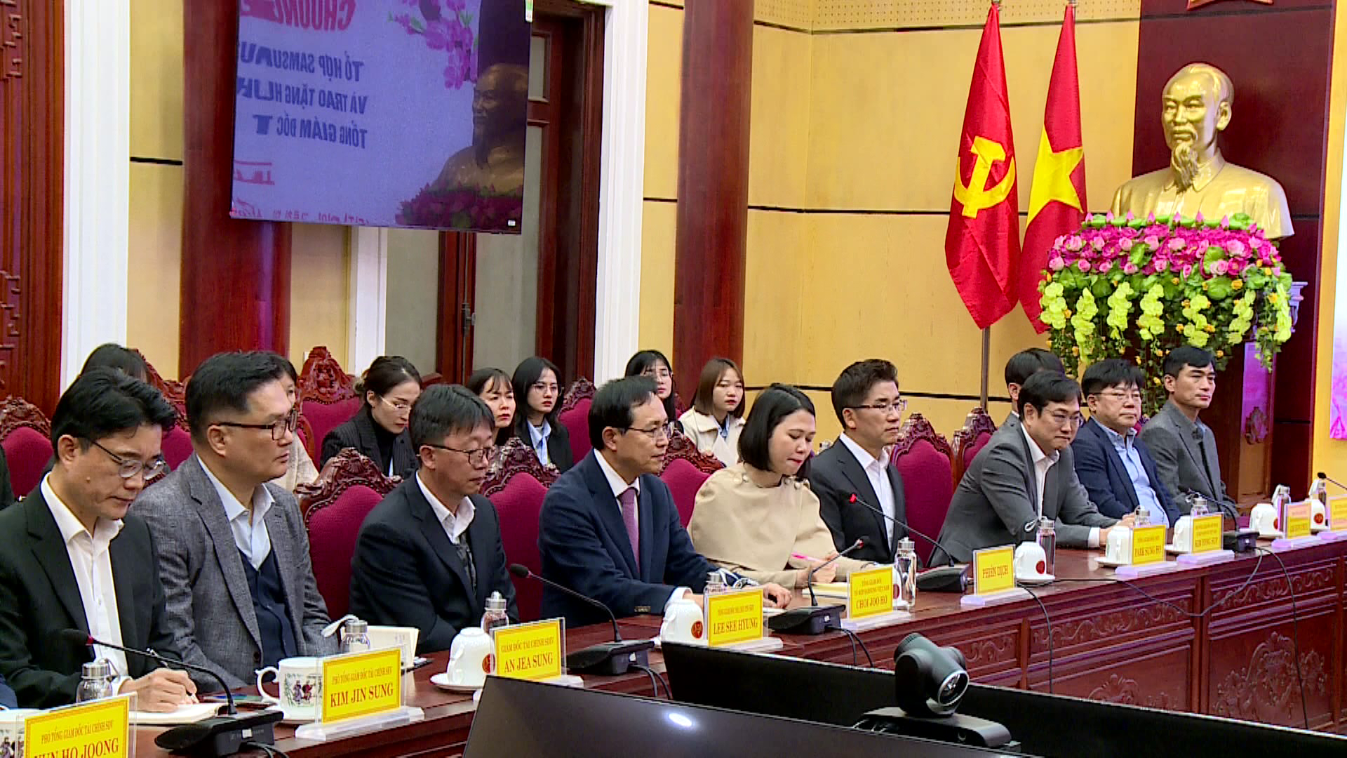 Tinh_BN_gap_mat_to_hop_samsung_viet_nam(7)