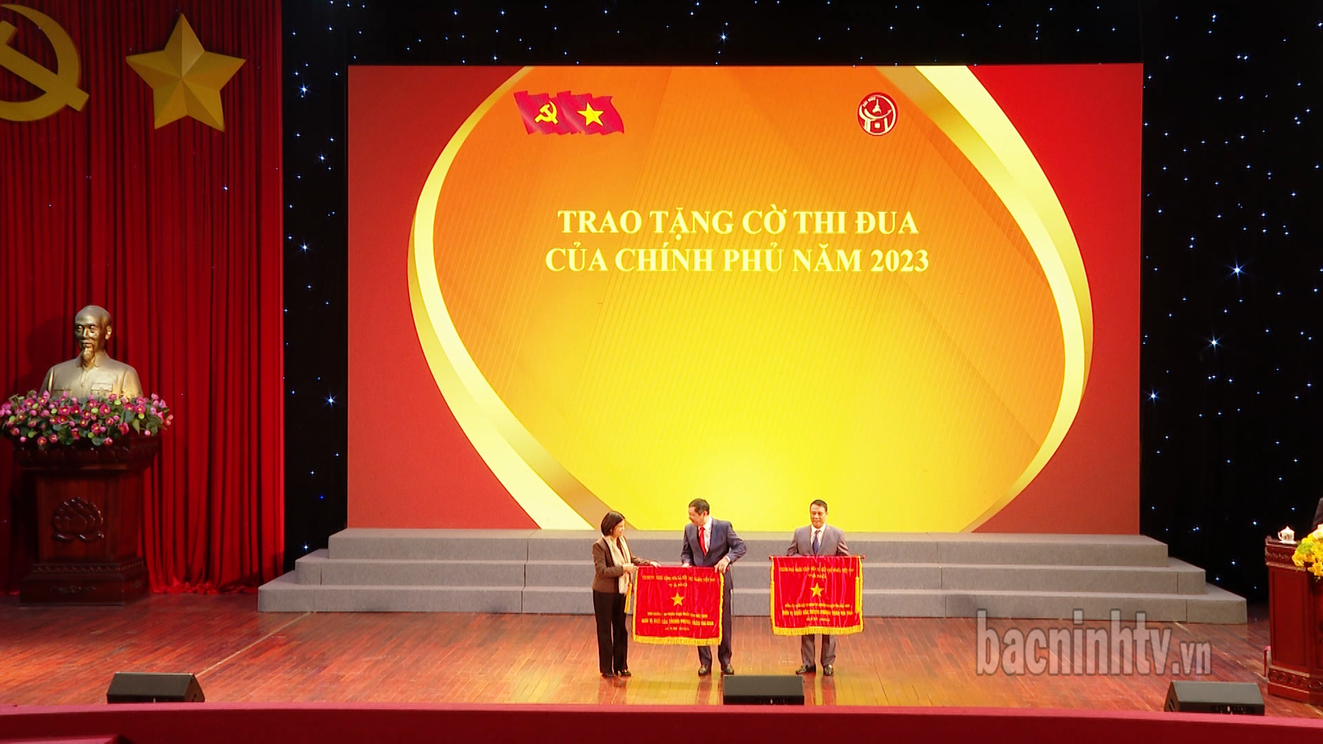 Cich_trao_co_thi_dua_cp