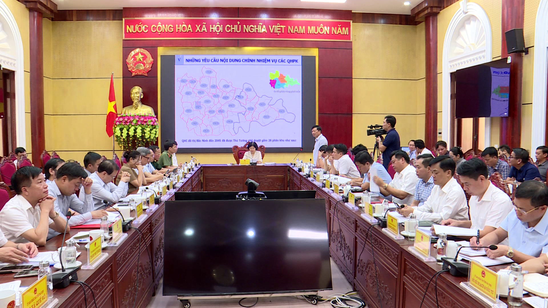 ubnd_tinh_bac_ninh_xem_xet_ho_so_nhiem_vu_dieu_chinh_1_so_phan_khu_tren_dia_ban_tinh(3).png