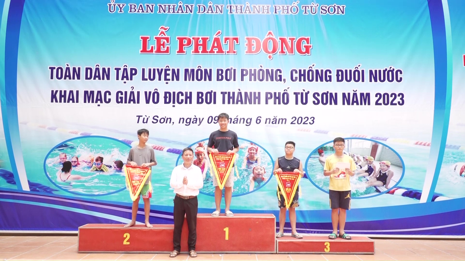 Trao_thuong_vdv_giai_boi