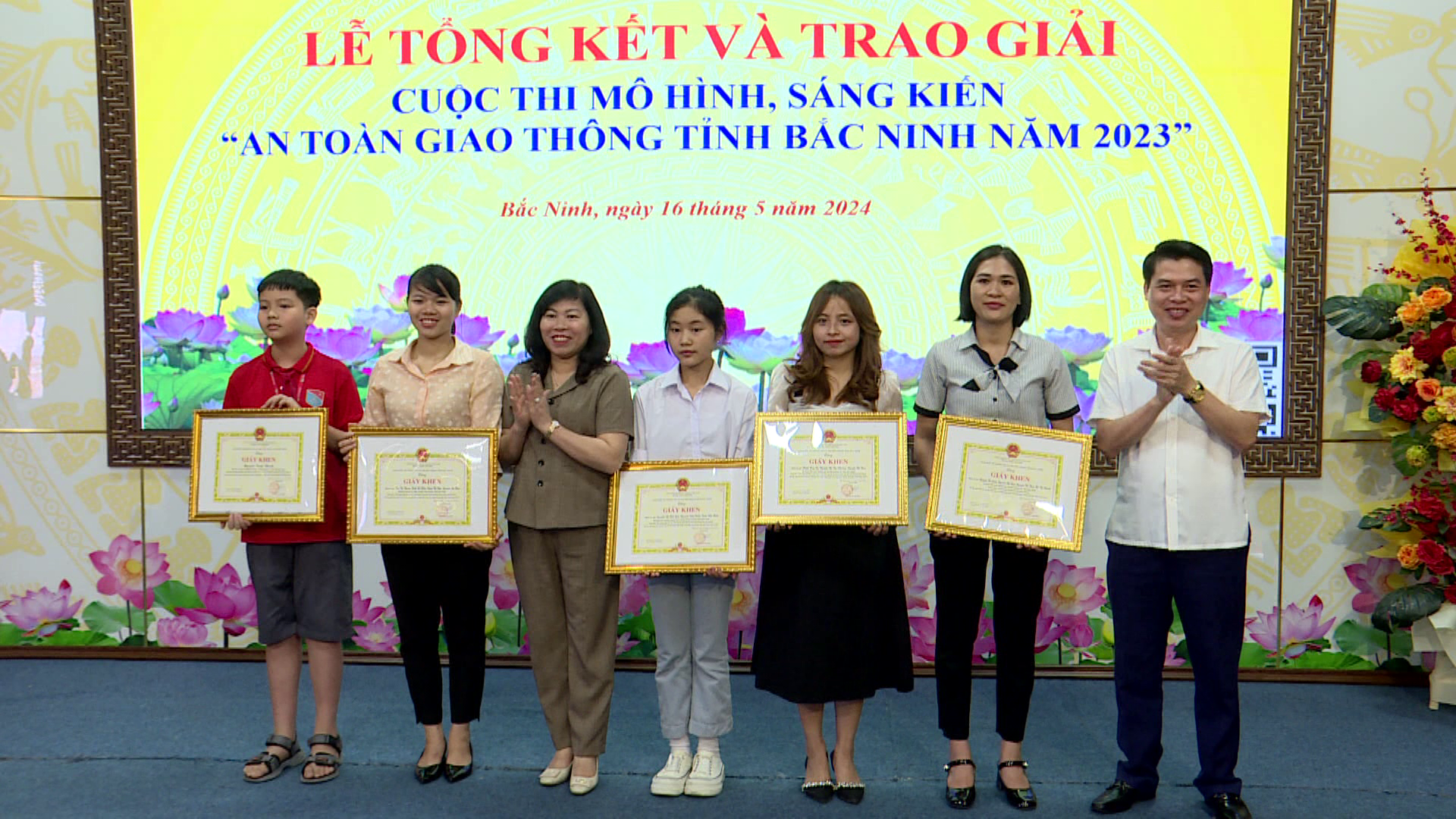 trao_giai_sang_kien_ATGT(3)