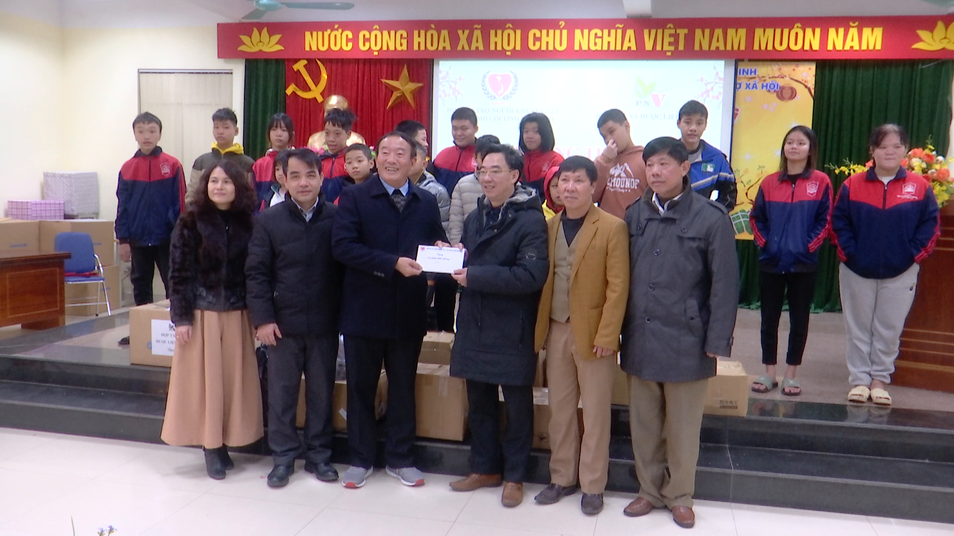 tang_qua_tre_mo_coi(1).png
