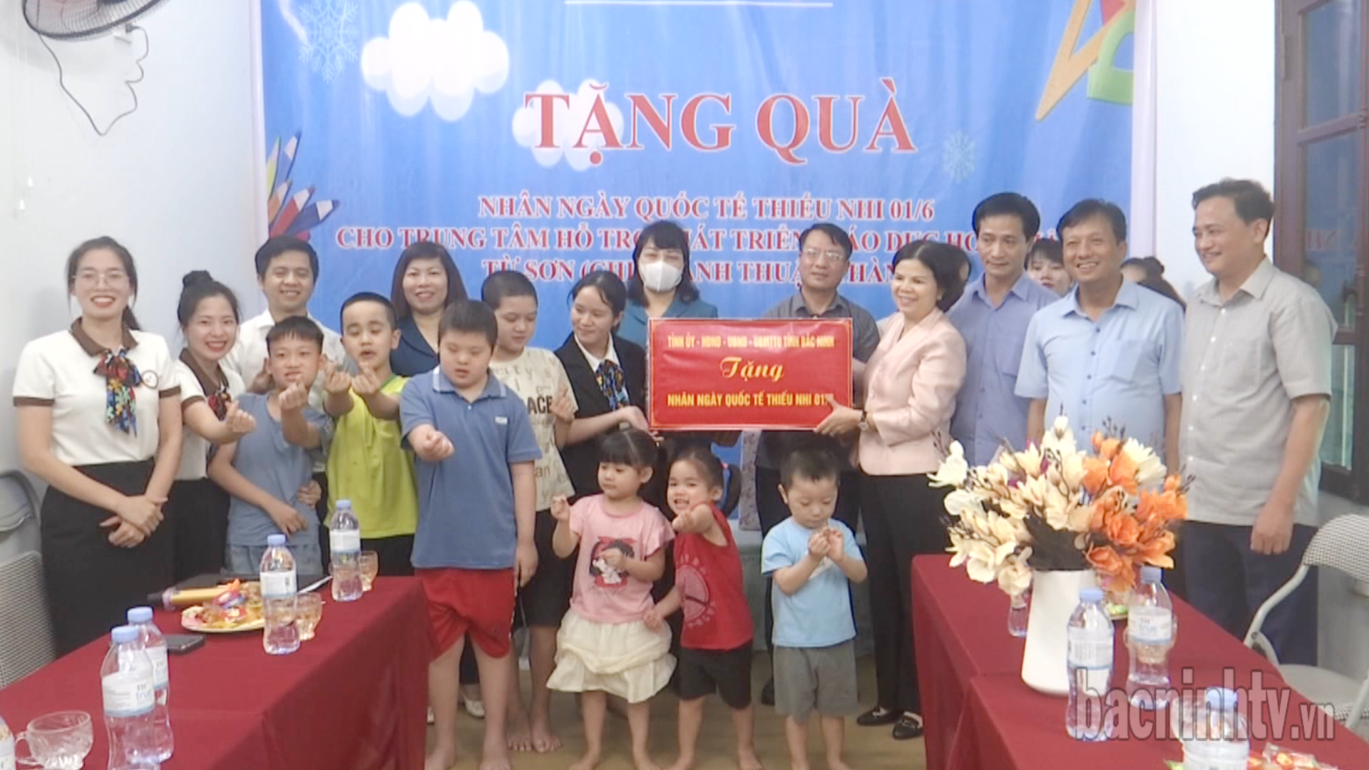 pho_BT_tt_tang_qua_thieu_nhi