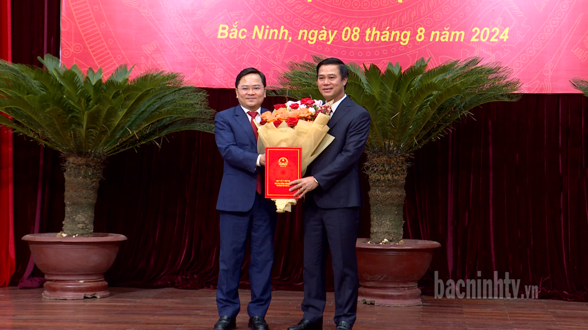 bt_trao_qd_tang_hoa_pct_loi(1)