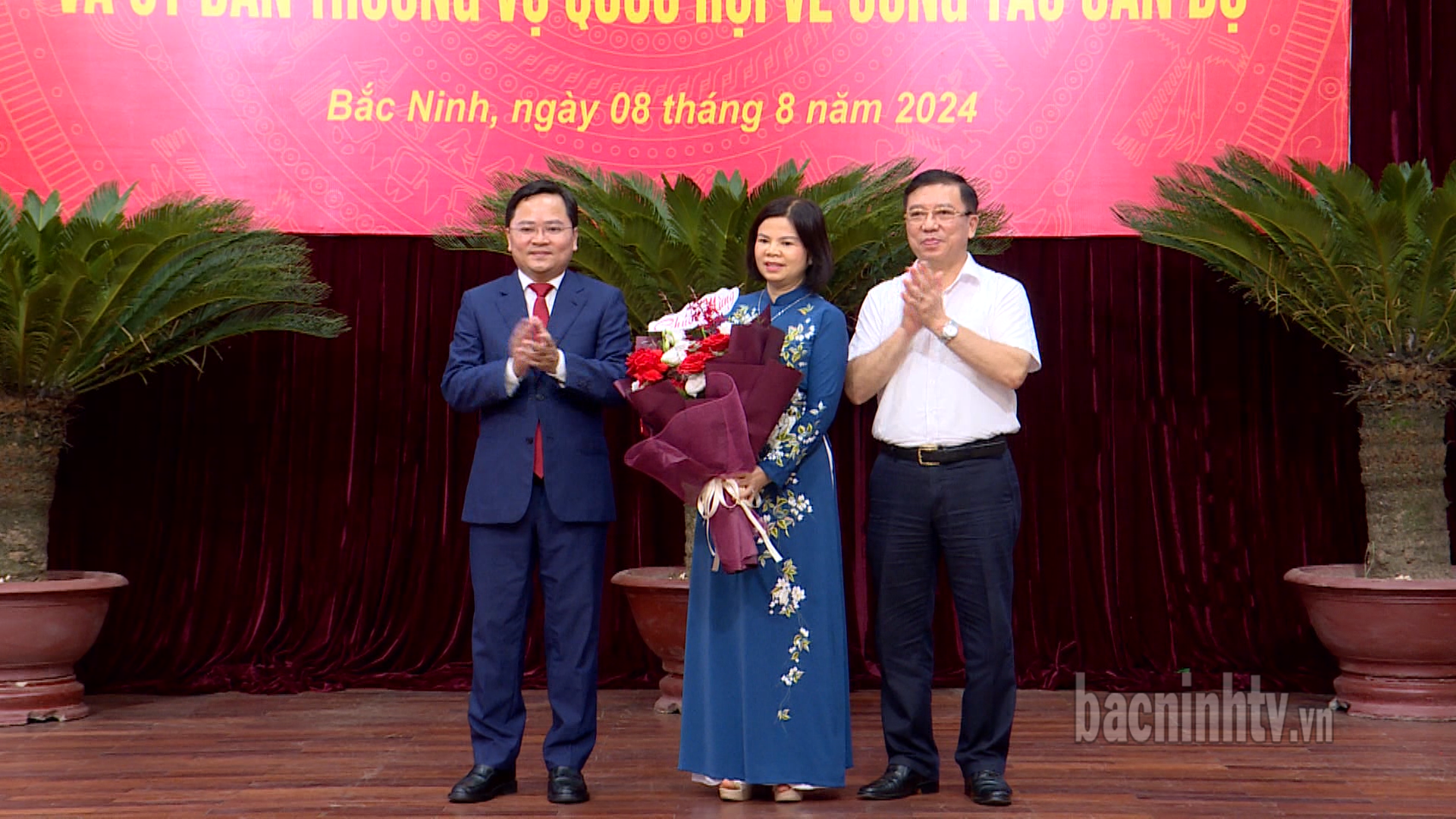 bt_trao_qd_tang_hoa_giang