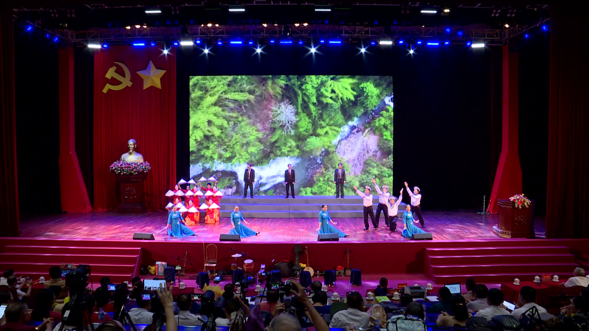 LIEN_HOAN_TIENG_HAT_NGUOI_CAO_TUOI_NAM_2023(2)
